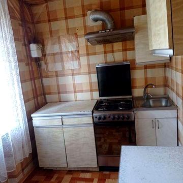 Оренда двокімнатна тільки для місцевих