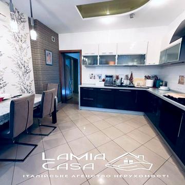 Продаж таунхауса в центрі біля Квадрату. Топ локація