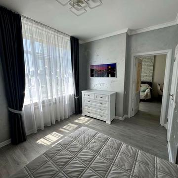 Валерія Лобановського просп. (Червонозоряний), 4-Б