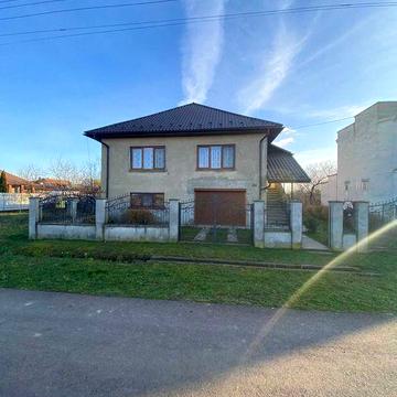 Продам будинок 195 м²,  2 км від міста Берегова. Закарпаття