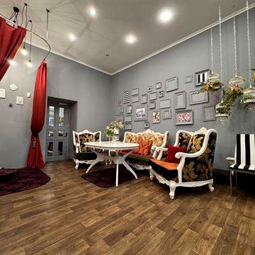 Сдам в суборенду Шоурум з меблями і усіми комунікаціями