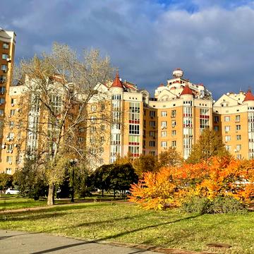 Володимира Івасюка просп. (Героїв Сталінграду), 6