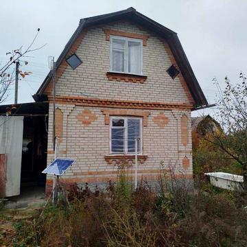 Двоповерхова дача з банькою.