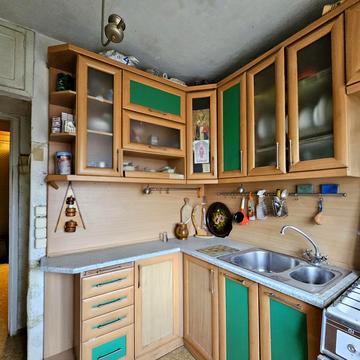 Ініціативна вул., 4