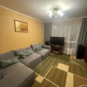 Героїв України вул. (Героїв Сталінграду), 65