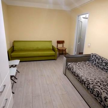 Мілютенка вул., 12