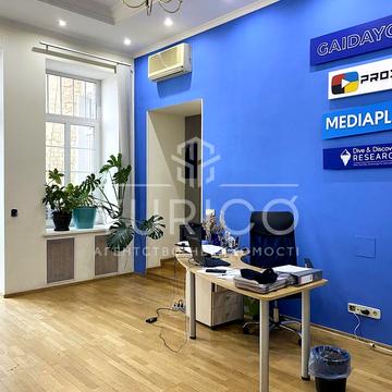 Костельна вул., 8