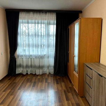 Затишна 1-к.кв. у зручному районі на Черемушках! 1 ст. Люст. дороги!