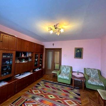 Продається чотирикімнатна квартира