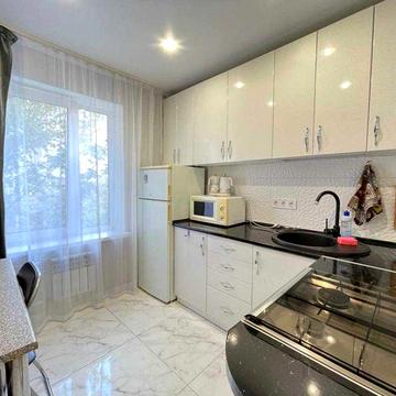 Куренівка, Захарівська 3, затишна 1к квартира. ГАЗ! Низький поверх!