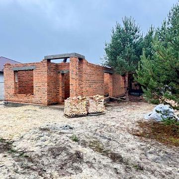 Новий цегляний будинок біля лісу Асфальт Лісопіль