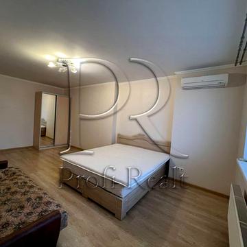 Олександра Мишуги вул., 12