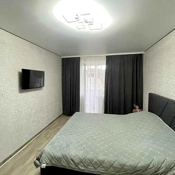 3 кімнати, хороший ремонт, цегляний будинок, є 2 кладові