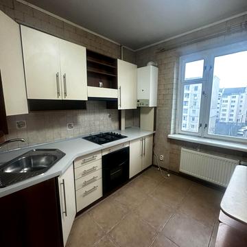 Василя Стуса вул., 45