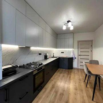 Продається простора 3 кім. квартира по вул. Хоткевича. ПОСТАНОВИ