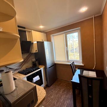 Незалежності вул. (Титова), 11