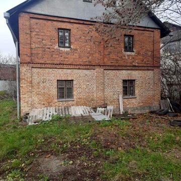 Продам 2поверховий капитальний цегляний будинок. Чулочка.