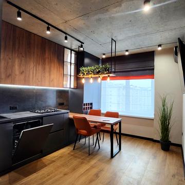 Степана Бандери вул., (Будинок 4)