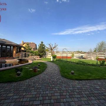 Продаж просторий та сучасний будинок комфорт-класу.