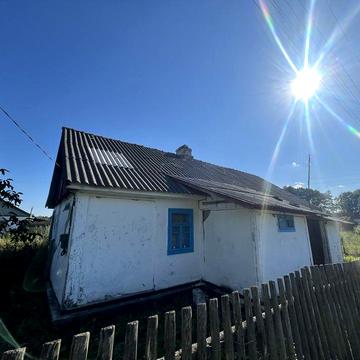 Продається половина будинку в с.Крупець та земельна ділянка
