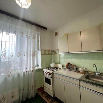 2 кімнатна Бойова. Можна на Новий рік