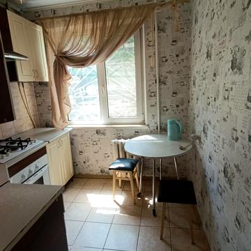 Небесної Сотні просп. (Маршала Жукова), 5