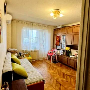 Романа Ратушного вул. (Волгоградська), 18