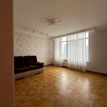 Ованеса Туманяна вул., 3