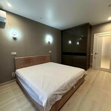 Європейського Союзу просп. (Правди), 41-В