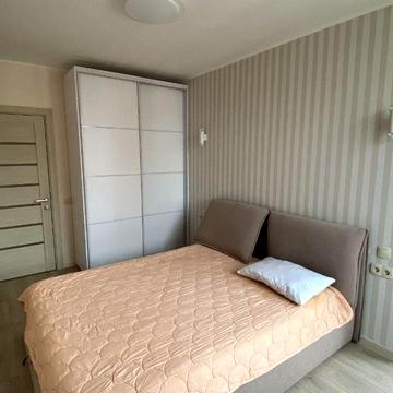 Європейського Союзу просп. (Правди), 41-В