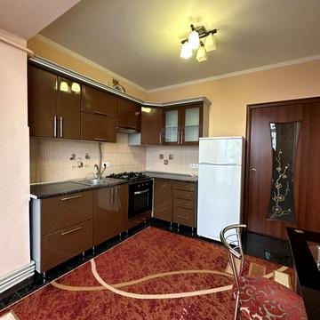 Богдана Хмельницького вул., 53