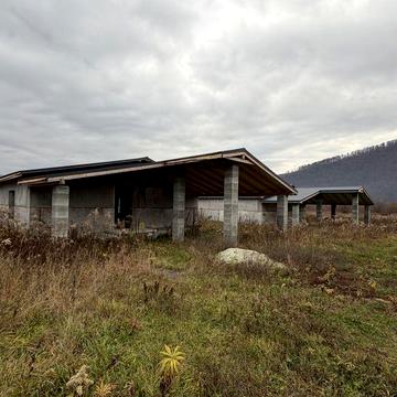 Продам 2 будинки в мальовничому місці