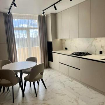 Угорська вул., 14є