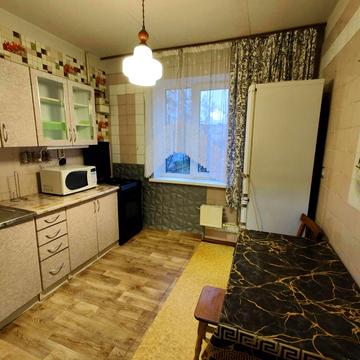 Тростянецька вул., 7