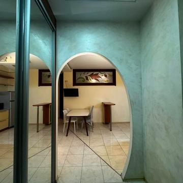 Тіниста вул., 9/12