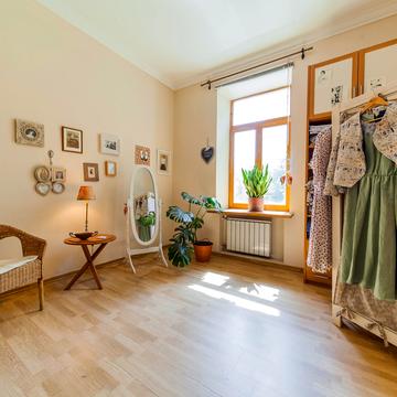 Богдана Хмельницького вул., 74