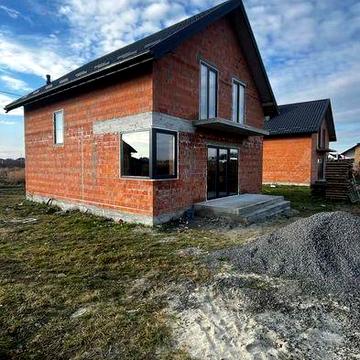 Продам сучасний окремо стоячий будинок