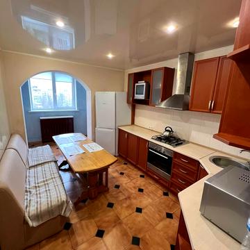 Набережна Перемоги вул., 136-А