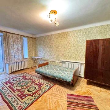 Білоруська 15,низький поверх, є газ,низькі комунальні, можна з котиком