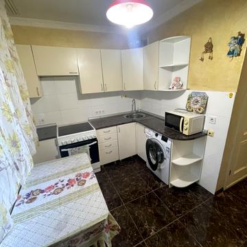 Ревуцького вул., 13