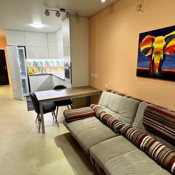 Райдужна вул., 56