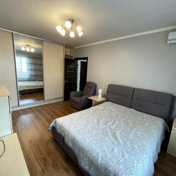 Володимира Івасюка просп. (Героїв Сталінграду), 37