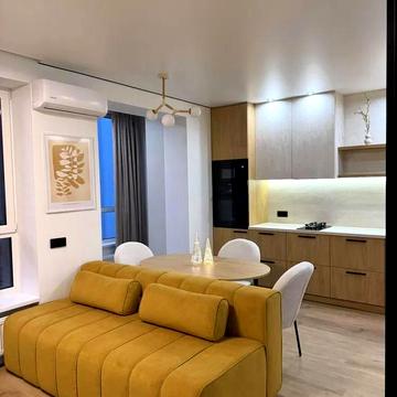 Героїв Небесної Сотні просп., (Будинок 20/10)