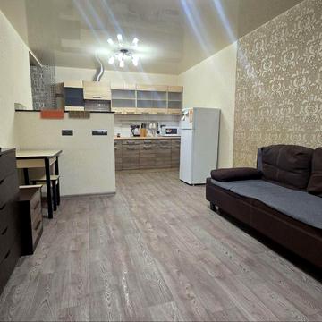 Михайла Грушевського вул. (Карла Лібкнехта), 85