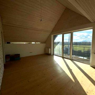 Особняк з встановленими СОНЯЧНИМИ ПАНЕЛЯМИ!