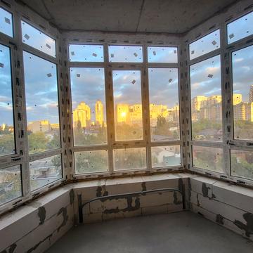 Сонячна вул., 8