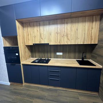 Молодіжна вул., 10