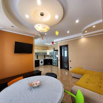 Тополина вул., 30