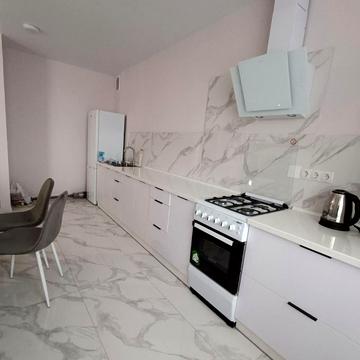 Євгена Коновальця вул., 11