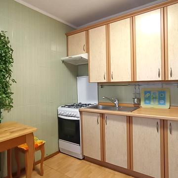 Миколи Ушакова вул., 4